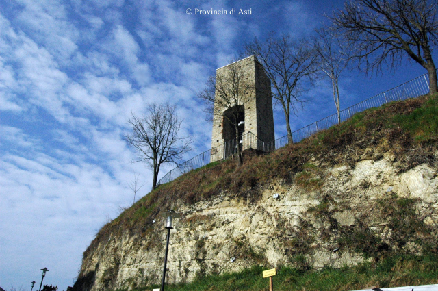 Torre dell'antico castello di Cassinasco (2)