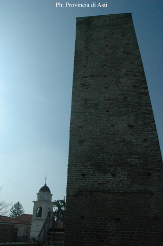 Torre dell'antico castello di Cassinasco (3)